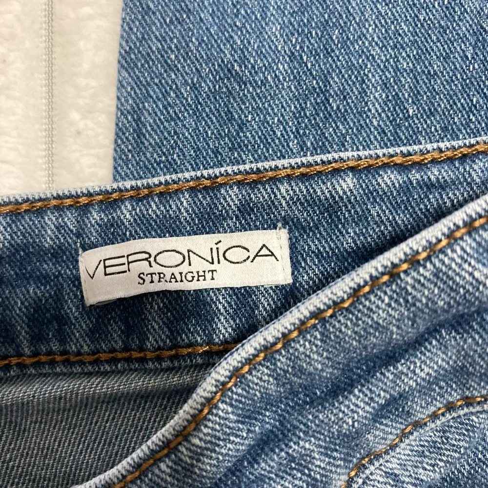 Sofia by Sofia Vergara Blue Relaxed Jeans - Picture 9 of 13